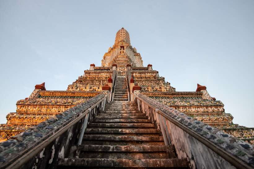 Bangkok: Wat Pho and Wat Arun Guided Walking Tour - The guides: what repeatedly makes this tour work