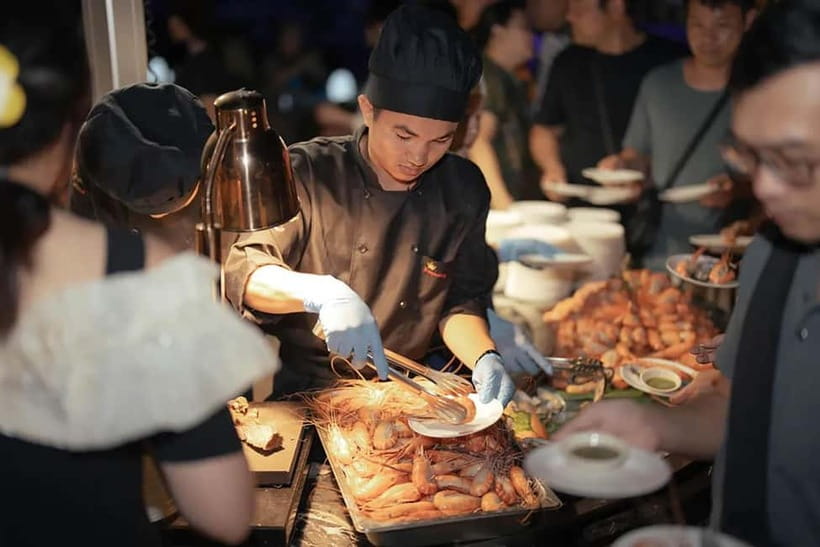 Bangkok:The Planet Sunset&Dinner Cruise on Chao Phraya River - Rooftop deck and seating: best ways to get photos and enjoy the music