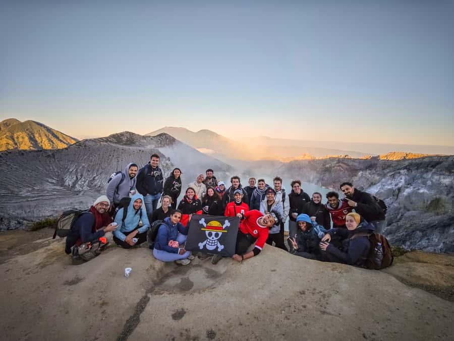 Banyuwangi/Bali: Ijen Volcano Midnight Blue Fire Guided Tour - Midnight Timing: Why the Tour Starts at 23:00