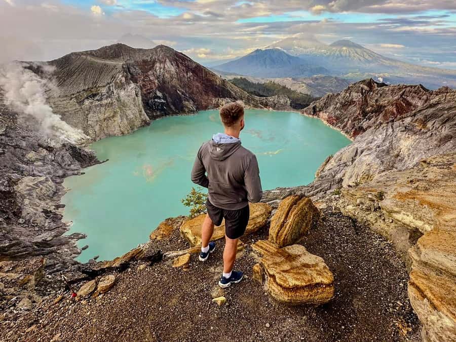Banyuwangi/Bali: Ijen Volcano Midnight Blue Fire Guided Tour - Night Trek Basics: Headlamp, Cold, and Steep Work