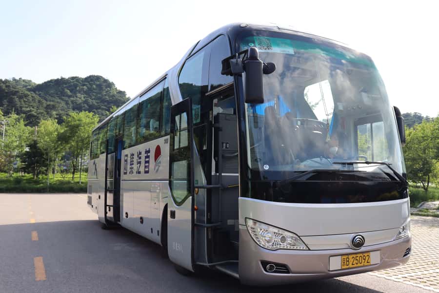 Beijing: Mutianyu Great Wall & Summer Palace Day Tour - Getting on the right bus: meeting point and the start of the day
