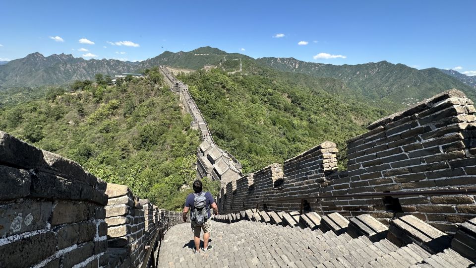 Beijing:Mutianyu/Badaling Great Wall Tour with VIP Fast Pass - Badaling VIP Fast Track: Hitting the Cable Car with Less Waiting