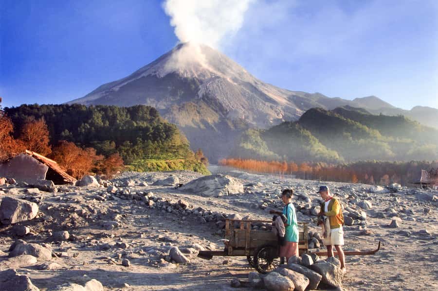 Borobudur Sunrise, Merapi Volcano & Prambanan Full Day Tour - Borobudur: climb-up access and entering before the crowds