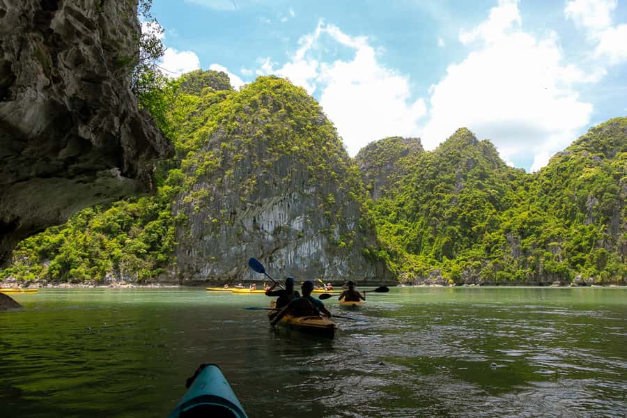 Cat Ba: Lan Ha & Ha Long Bay Kayak & Snorkel Boat Tour - Ba Trai Dao Beach swim: quiet water time and jump-off moments