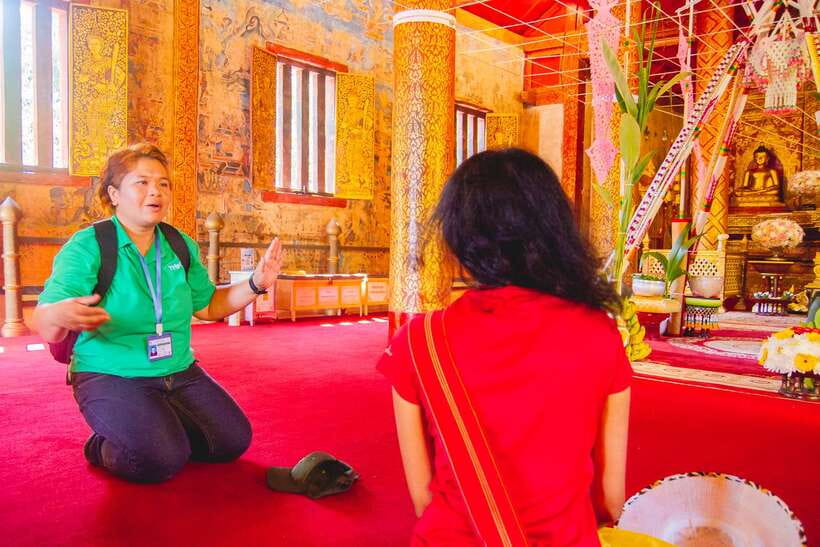 Chiang Mai: 3 Hour Old City and Temples Guided Walking Tour - Wat Phra Singh: mosaic sanctuary, Lion Buddha, and the best photo flow