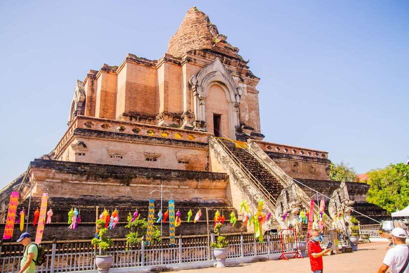 Chiang Mai: 3 Hour Old City and Temples Guided Walking Tour - Dress code, shoes, and heat: the real logistics that affect enjoyment