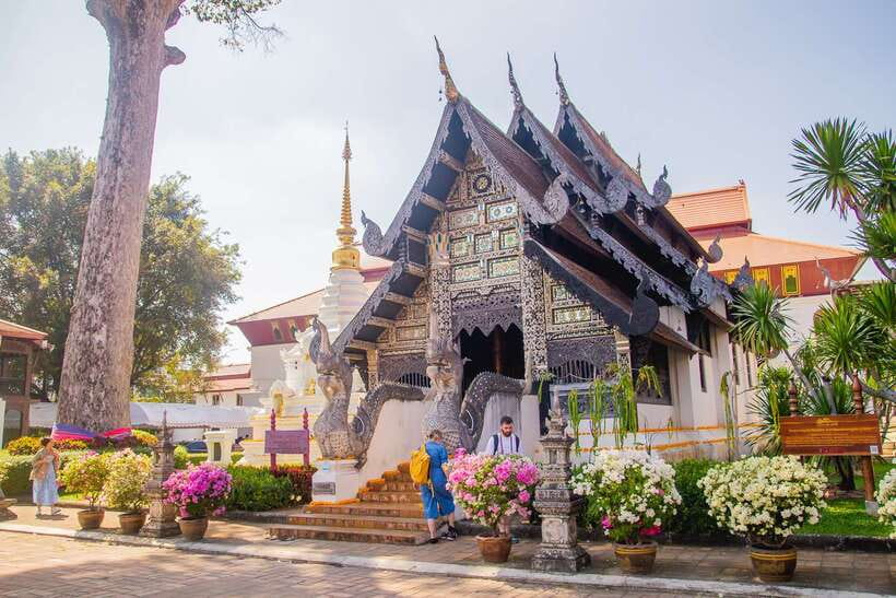 Chiang Mai: 3 Hour Old City and Temples Guided Walking Tour - Price and value: what $16 really gets you