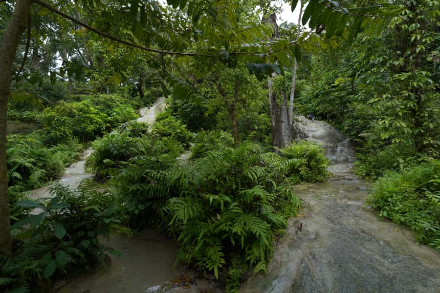 Chiang Mai: Bua Thong Sticky Waterfall and Huge Cave Tour - Group Size, Guides, and the Human Touch