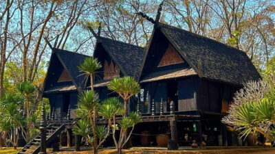 Chiang Mai: Chiang Rai Temples, Golden Triangle & Boat Tour - The long road from Chiang Mai: hot springs, timing, and comfort tips