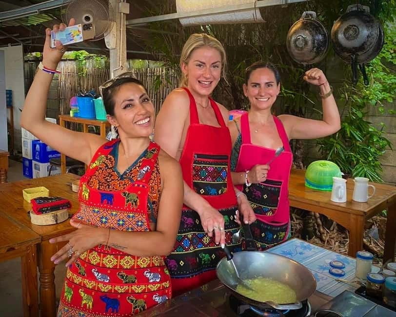Chiang Mai: Cooking Class, Market and Thai Herbs Garden Tour - The curry paste moment: mortar and pestle plus real customization