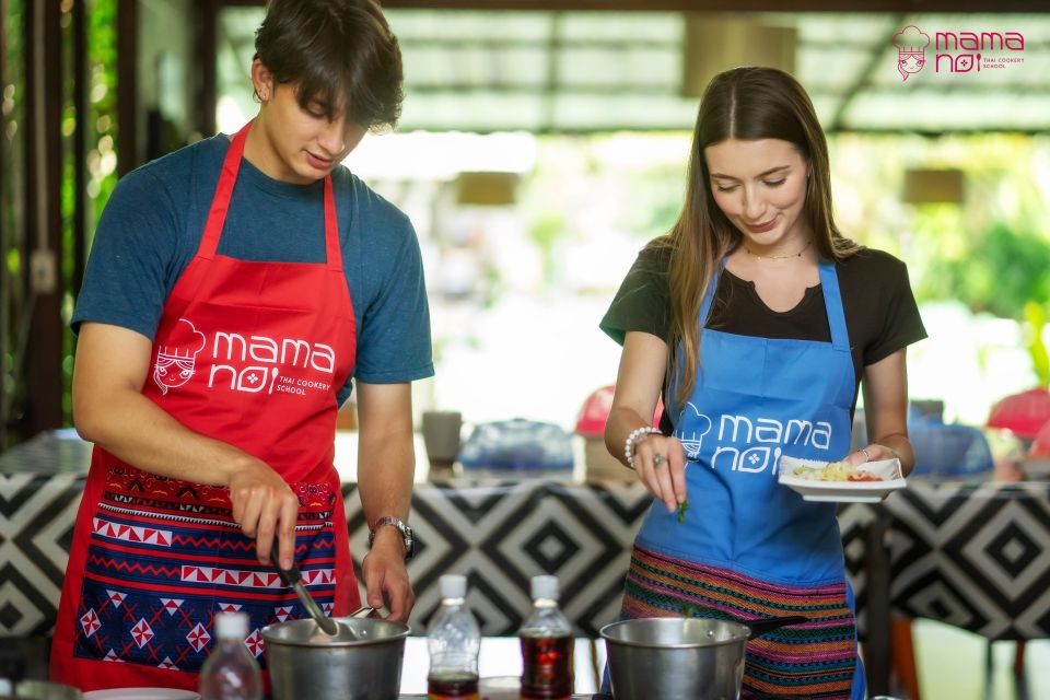 Chiang Mai: Cooking Class with Organic Farm at Mama Noi - Your meal at the end: eating what you made (and taking it home)