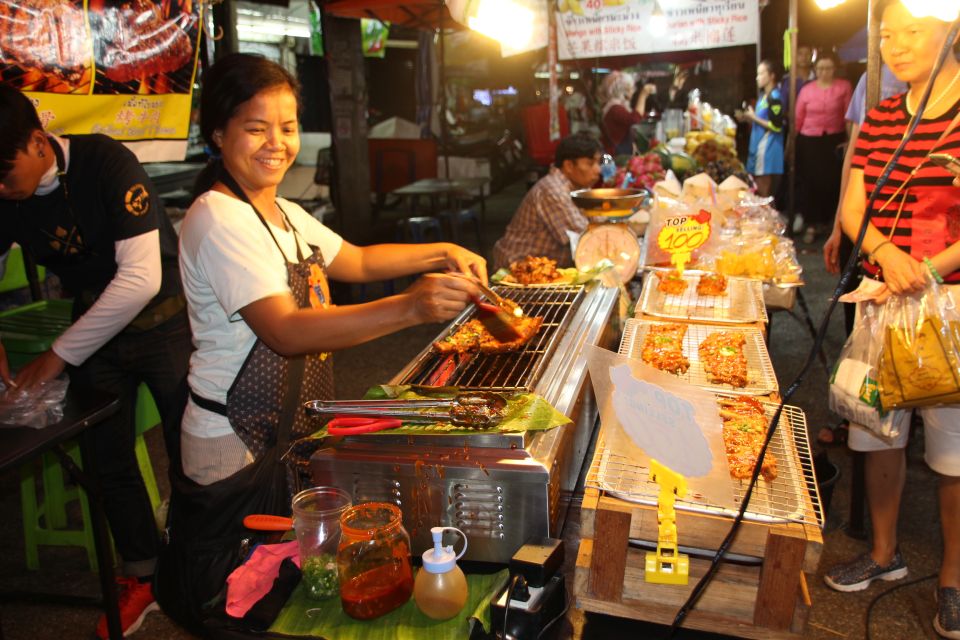 Chiang Mai: Evening Local Street Food Market Tour - Meeting your guide and how the evening actually runs