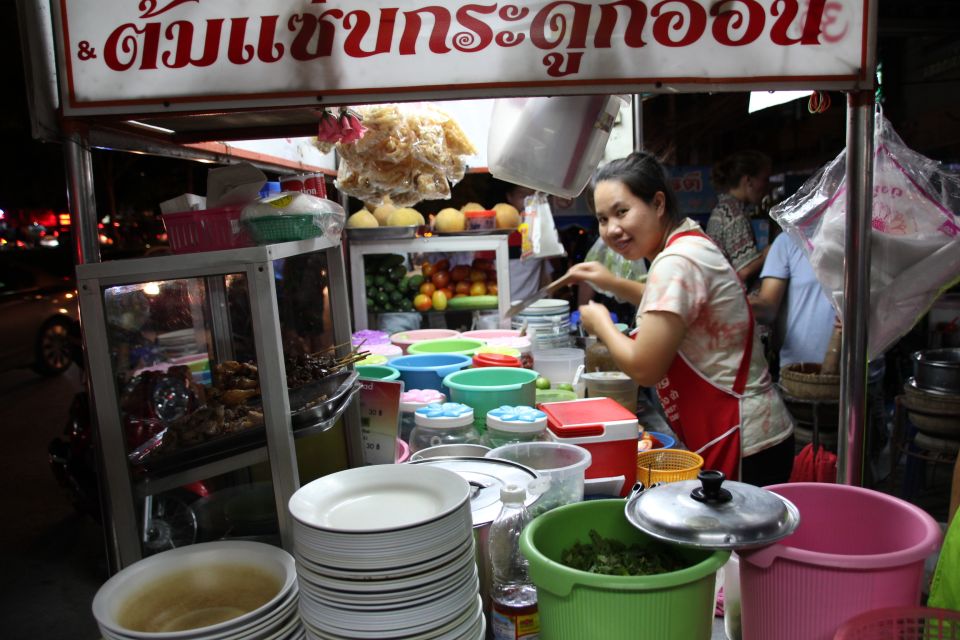 Chiang Mai: Evening Local Street Food Market Tour - What you’ll eat: northern Thai classics plus comfort food and sweets
