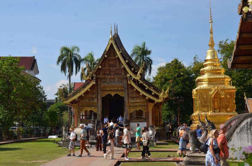 Chiang Mai: Historic Temples and City Guided Walking Tour - Old City Bearings: Why This 3-Hour Walk Is Such Good Value