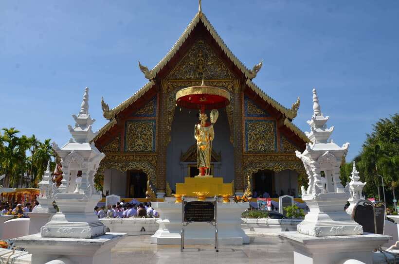 Chiang Mai: Historic Temples and City Guided Walking Tour - Wat Phan Tao: The Teak Viharn and a Ruler’s Throne