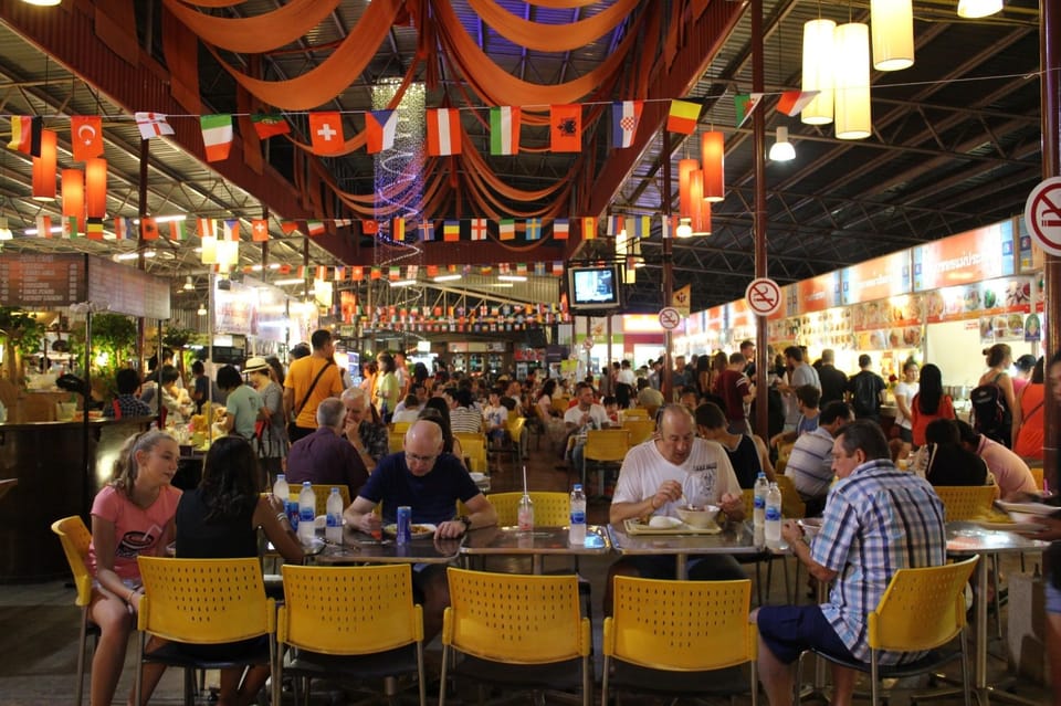 Chiang Mai: Kalare Night Bazaar Boxing Stadium Muay Thai - Kalare Night Bazaar Stadium: Where Fights Happen Next to Street Food