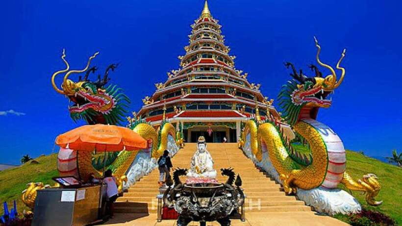 Chiang Mai: Lalita Cafe & White, Blue, Big Buddha Temples - Long Neck Karen options: what changes between Option A and Option B