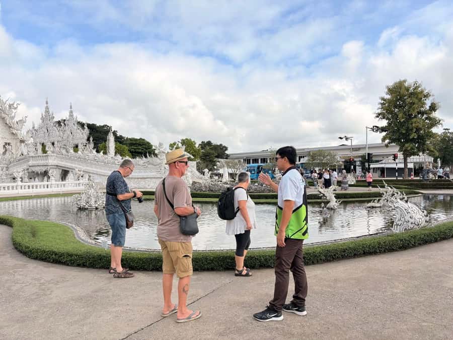 Chiang Rai: Explore 7 Major Sites with All Tickets Included - Choui Fong Tea Plantation: rolling tea views and oolong tasting