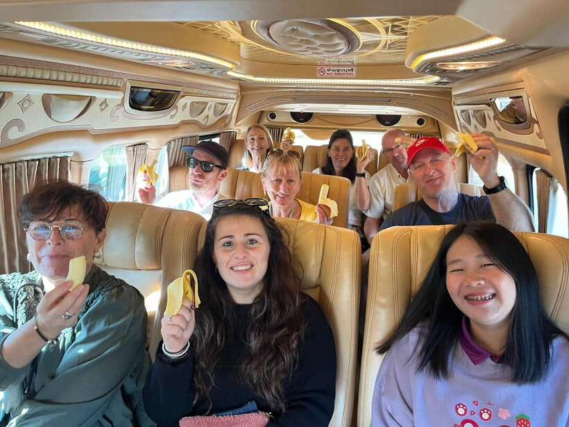 Chiang Rai: Guided Highlights Guided Tour with Buffet Lunch - Lunch at Give Green Farm House: Thai buffet, good variety