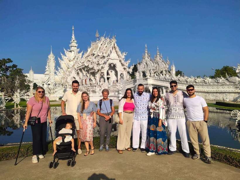 Chiang Rai: Guided Highlights Guided Tour with Buffet Lunch - Riding in comfort with a guide team: how the day stays manageable