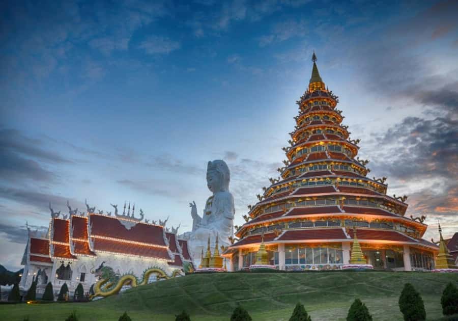 Chiang Rai: White, Blue, Red Temples, Long Neck Tour - Long Neck Karen Village: culture viewing with shopping time