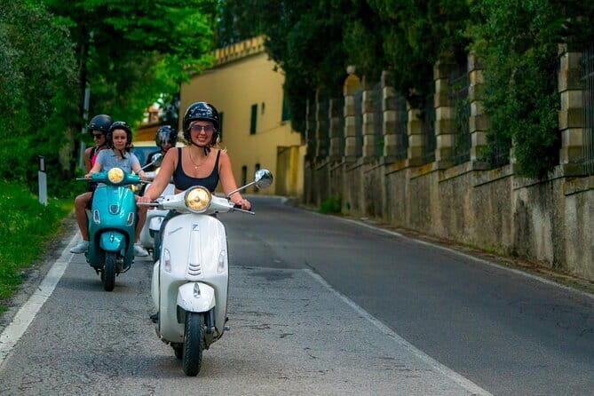 Chianti Vespa Tour with Lunch from Florence & E-car Option - Florence Start: Via dei Vagellai and a Day That Actually Moves