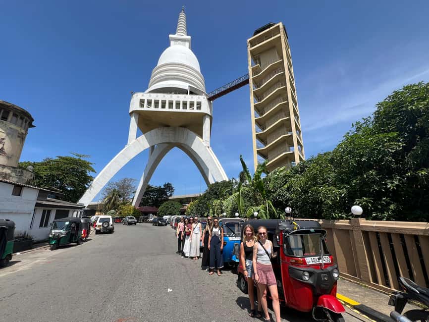 Colombo City Tour by Tuk Tuk Experience - All Inclusive - Red Mosque, Hindu kovil, and Wolfenden Church: one city, many faiths