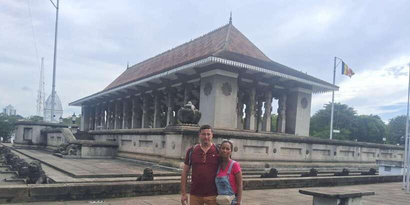 Colombo City Tour by Tuk Tuk Experience Morning or Evening - Independence Memorial Hall to Galle Face Green: freedom, then sea air