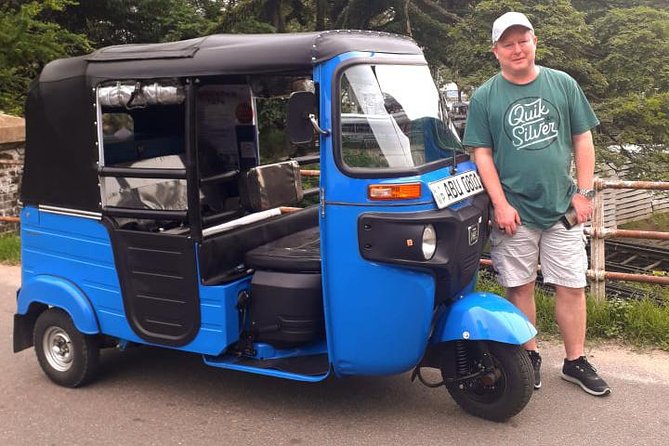 Colombo Tuk Tuk City Tour -Sightseeing Entry Fees & Food Included - Red Mosque, Kayman’s Gate, and Wolvendaal Church: Dutch and Muslim landmarks side by side