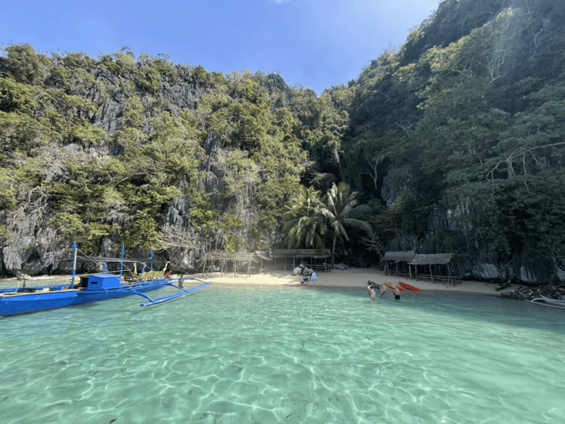 Coron: Private Boat Hire with Guided Tour and Lunch on Beach - Price and value: how the $142 group rate really works