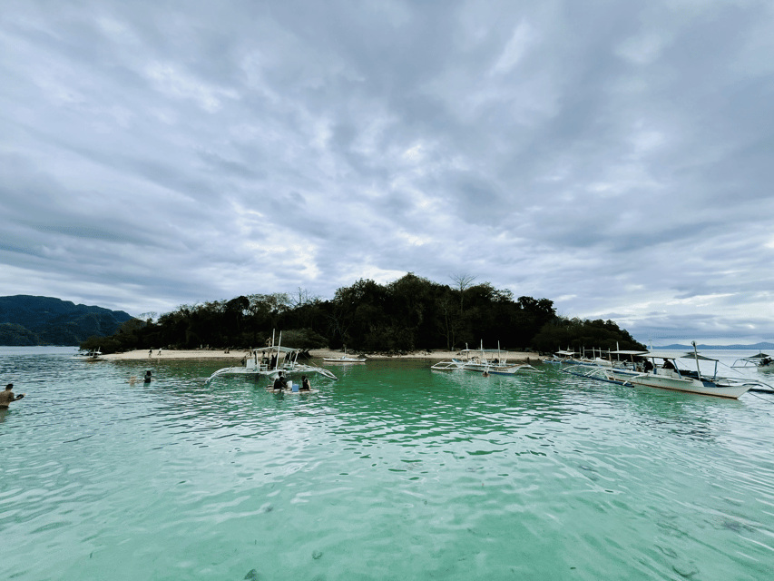 Coron: Private Boat Hire with Guided Tour and Lunch on Beach - Avoiding crowds without feeling like a secret agent