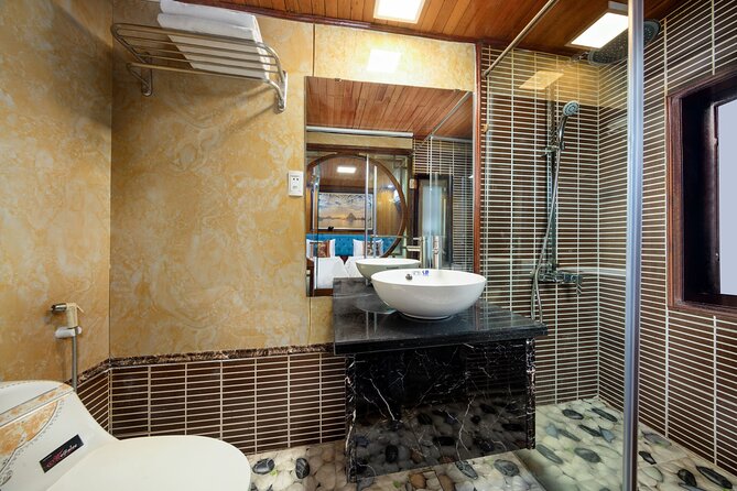CozyBay Boutique 2D1N Kayak, Swiming ,Titop, Cave, Expressway way - Price and value: is $122 a fair deal for 2D1N?