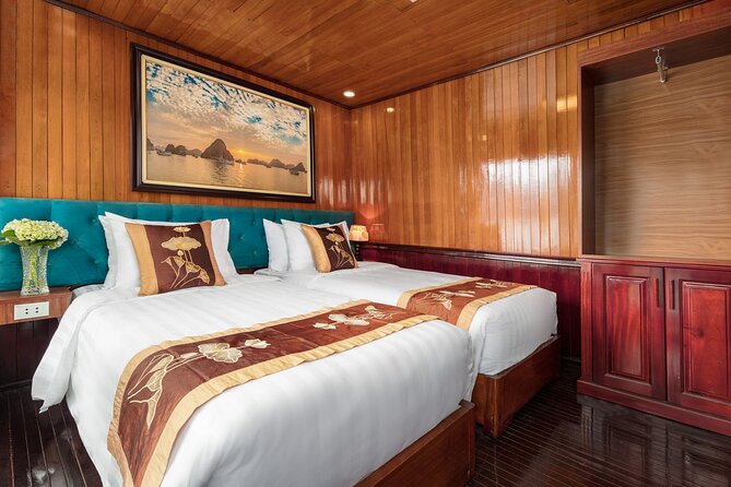 CozyBay Boutique 2D1N Kayak, Swiming ,Titop, Cave, Expressway way - Sung Sot Cave and Ti Top Island: the classic Ha Long stops, paced for 2 days