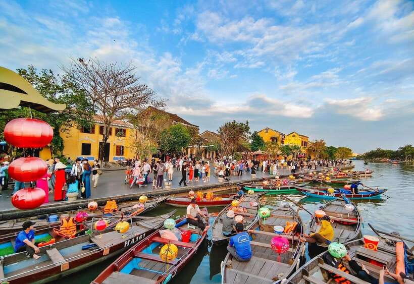 Da Nang: Golden Bridge, Lady Buddha, Marble Mt & Am Phu Cave - What to expect from the walking and clothing