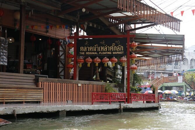 Day Trip to Bangkok Floating Market & Maeklong Railway - Maeklong Railway Market: how to make the most of the train moment