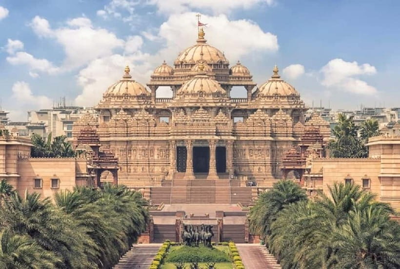 Delhi: Private Full-Day City Tour of Old and New Delhi - Khari Baoli and the spice walk: a short stop with a purpose