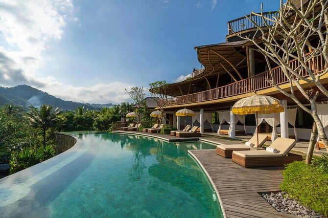 East Bali Tour: Gate of Heaven, Water Palace, Sleeping Gajah - A dam stop for waterfall views: the good kind of unexpected pause
