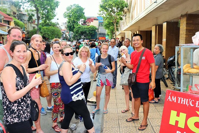 Eat Like a Local: Hanoi Street Food Adventure - Entering the Old Quarter on a hungry schedule