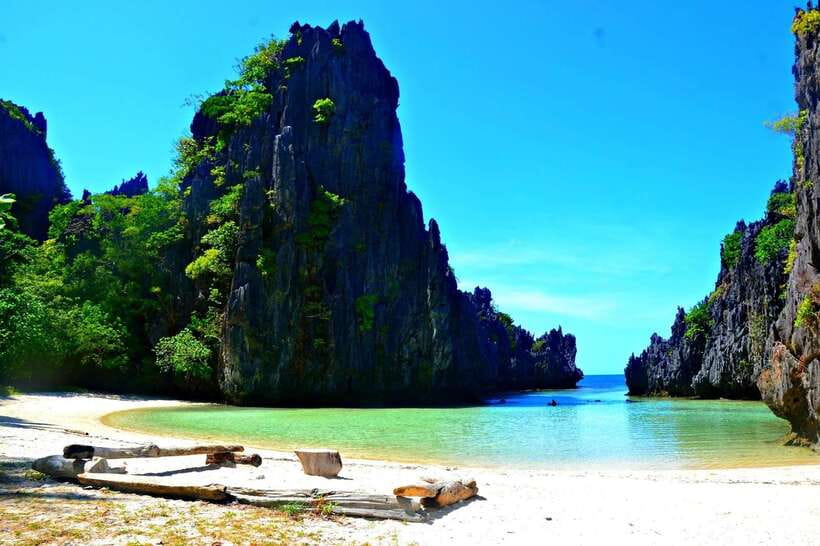 El Nido Island Hopping Tour C: Hidden Beaches & Shrine - Secret Beach and Hidden Beach: how to enjoy coves that feel like they’re yours