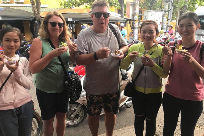 Evening Walking Food Tour, folk game and lantern boat - The lantern boat ride: the night-view payoff