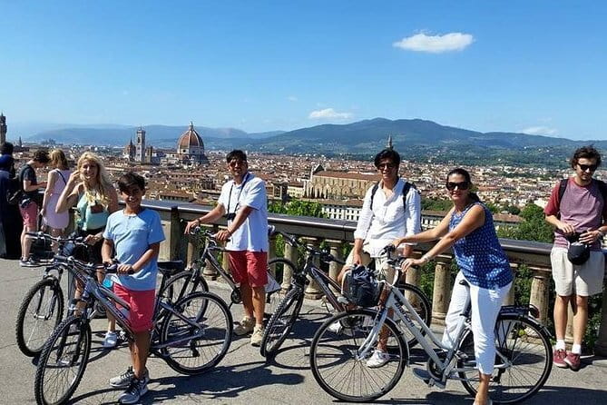 Florence Vintage Bike Tour–guided, small group or private option - San Lorenzo and the Medici connection that feels personal