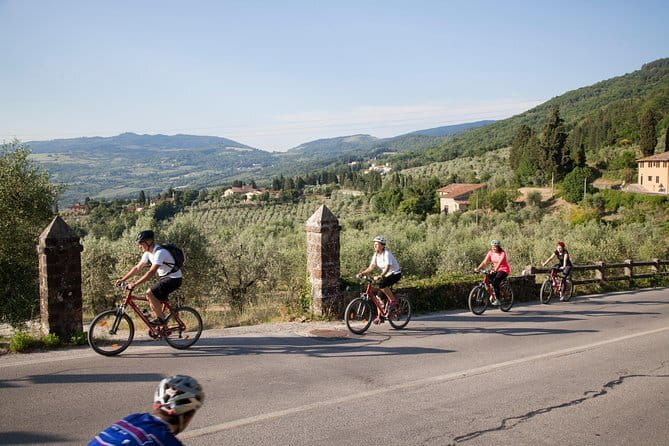 Florence Vintage Bike Tour–guided, small group or private option - Via de’ Tornabuoni and Ponte Santa Trinita: Renaissance beauty meets modern shopping