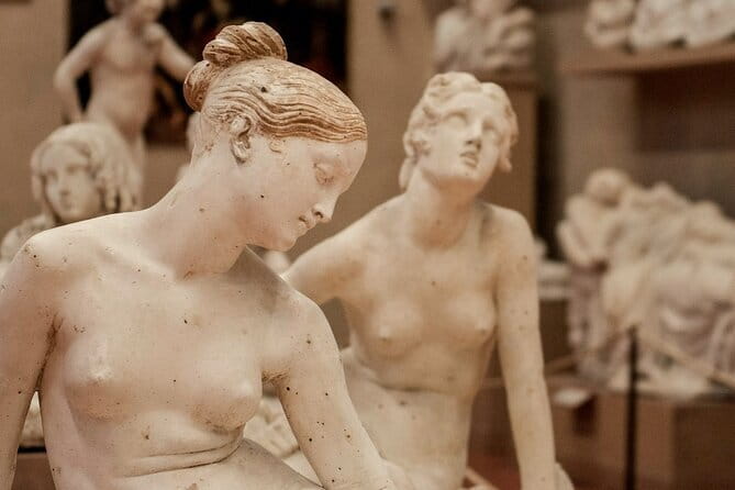 Florence Walking Tour with Accademia, Uffizi & Lunch - Porcellino, Piazza della Signoria, and Ponte Vecchio: the walk’s big emotional payoff