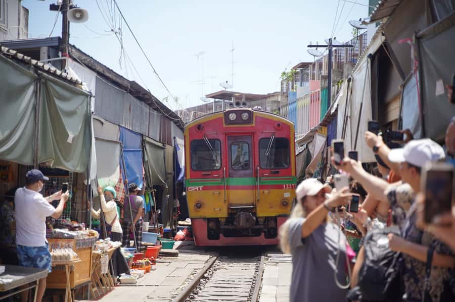 From Bangkok: Floating Market and Ayutthaya Guided Day Tour - Damnoen Saduak floating market by paddle boat