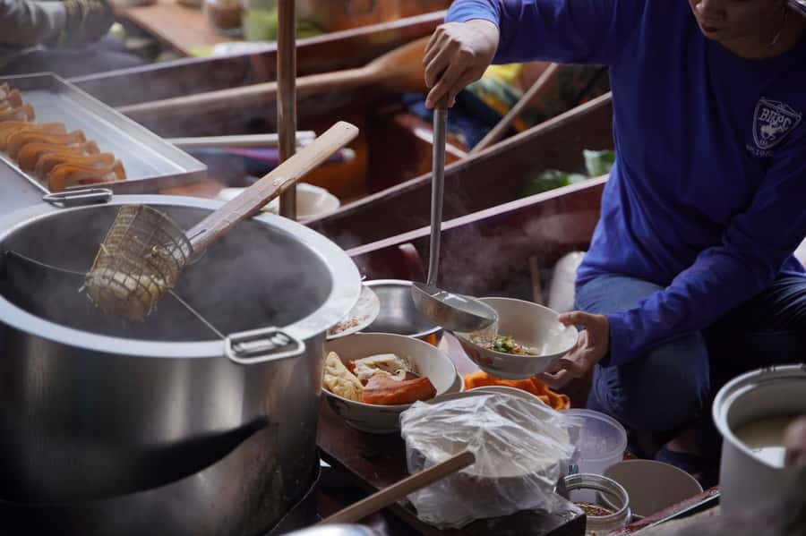 From Bangkok: Floating Market and Ayutthaya Guided Day Tour - Lunch in Ayutthaya: a real break, not just a box meal