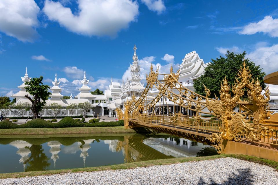 From Chiang Mai: Chiang Rai's Temples Exploration Day Trip - Lunch, comfort breaks, and why small groups feel easier