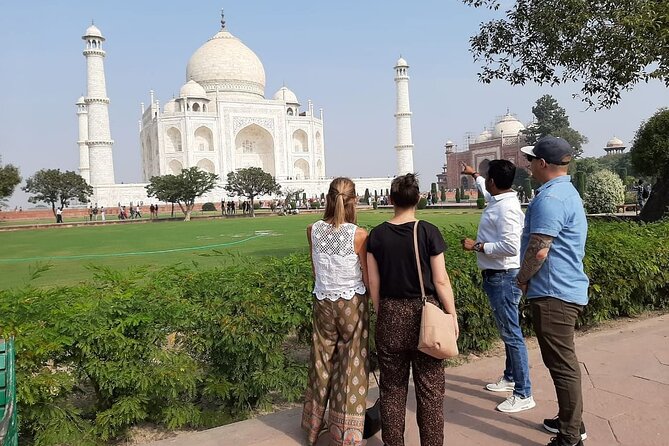 From Delhi: Private Taj Mahal Sunrise, Baby Taj & Fort Tour - Lunch at a 5-star restaurant: the break that keeps the day from feeling brutal
