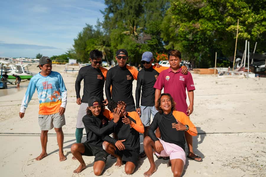 From Gili Air: Snorkeling with Turtles & Underwater Statue - Gili Meno free time (5-hour option): lunch and turtle sanctuary time