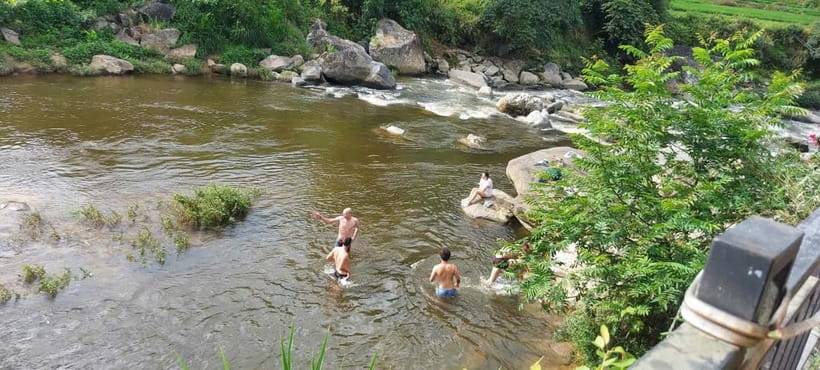 From Hanoi: 2-Day Sa Pa Ethnic Homestay Tour with Trekking - The guides: English support, humor, and local storytelling