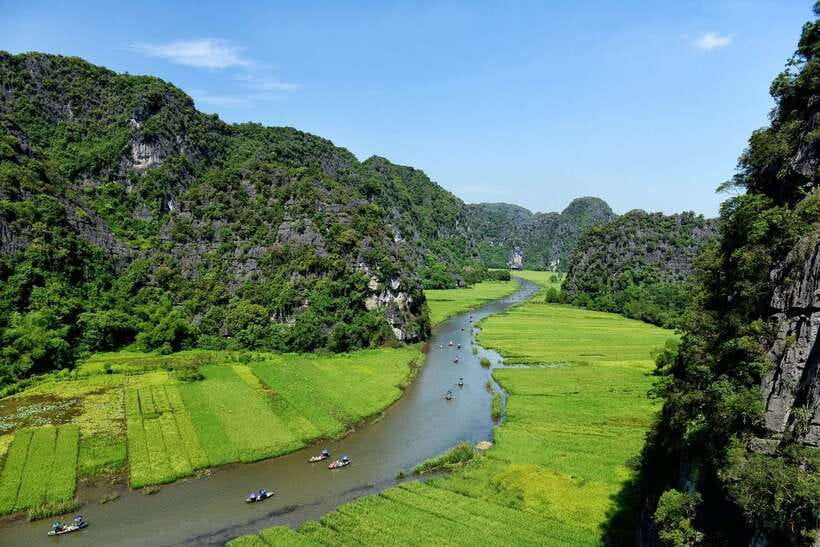 From Hanoi: Full-Day Ninh Binh Highlights Small Group Tour - Hoa Lư and the Dinh King Temple: ancient capital vibes in one stop